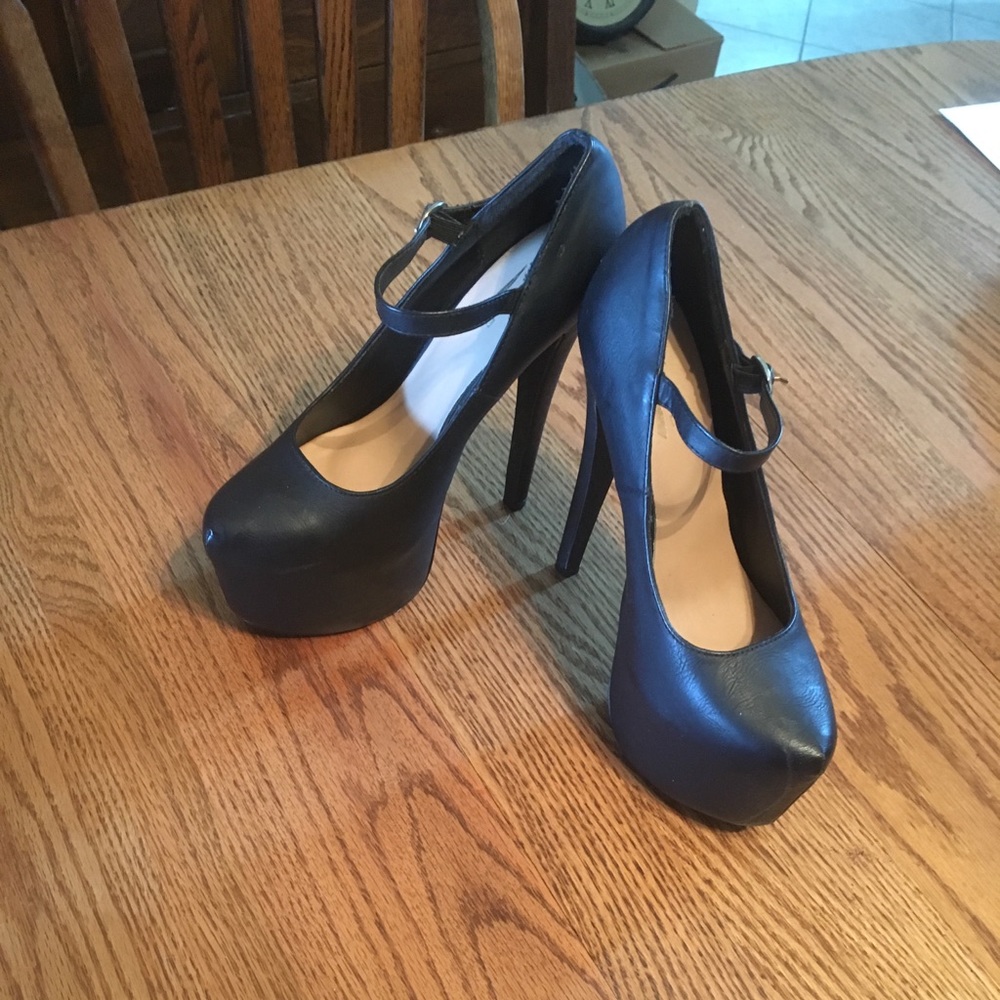 6.5” Platform Heels ~ Black ~ Sz 8